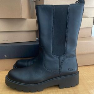 Ugg Women’s Holzer Short Leather Boot